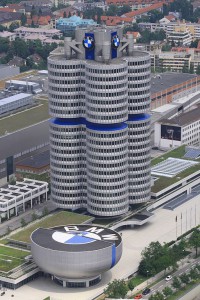 Firmensitz BMW-Vierzylinder | © Kora27 CreativeCommons