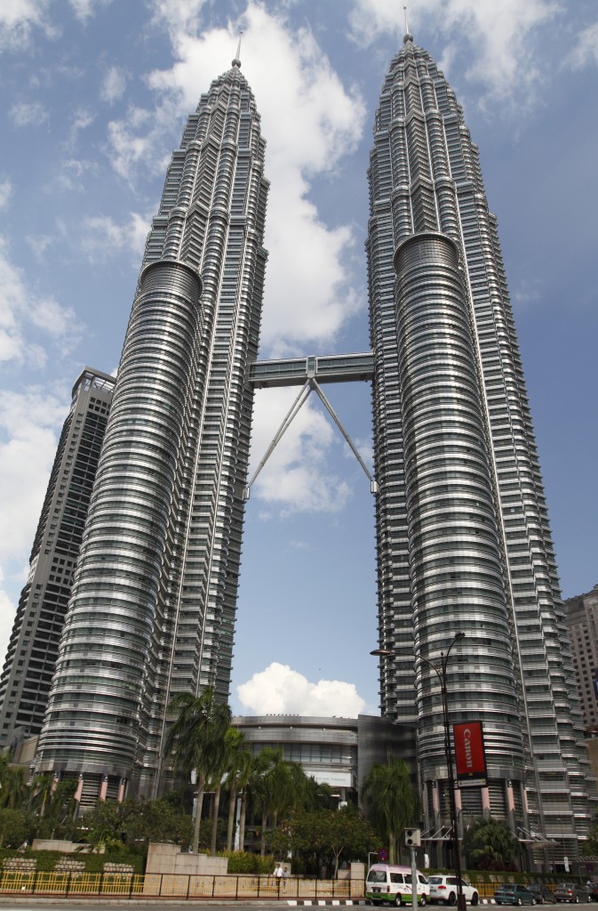 Petronas_Twin_Towers_2010_April